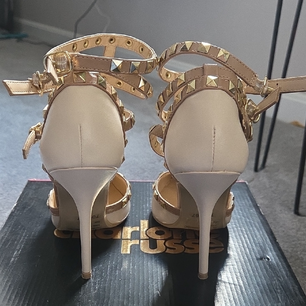 Pointed T-Strap Studded High Heels in Light Beige - Picture 4 of 9